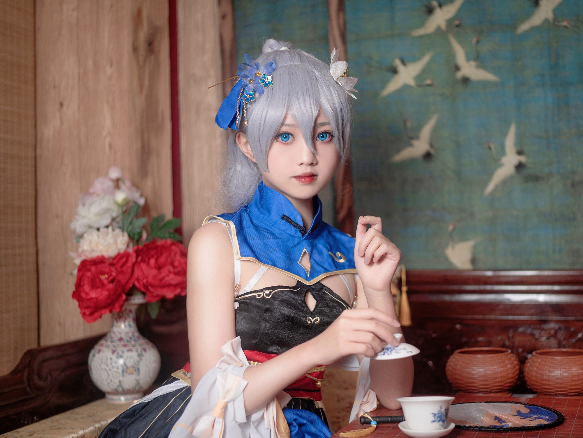 德丽莎cos,圆圆的小脸蛋,小姐姐看起来还挺可爱的