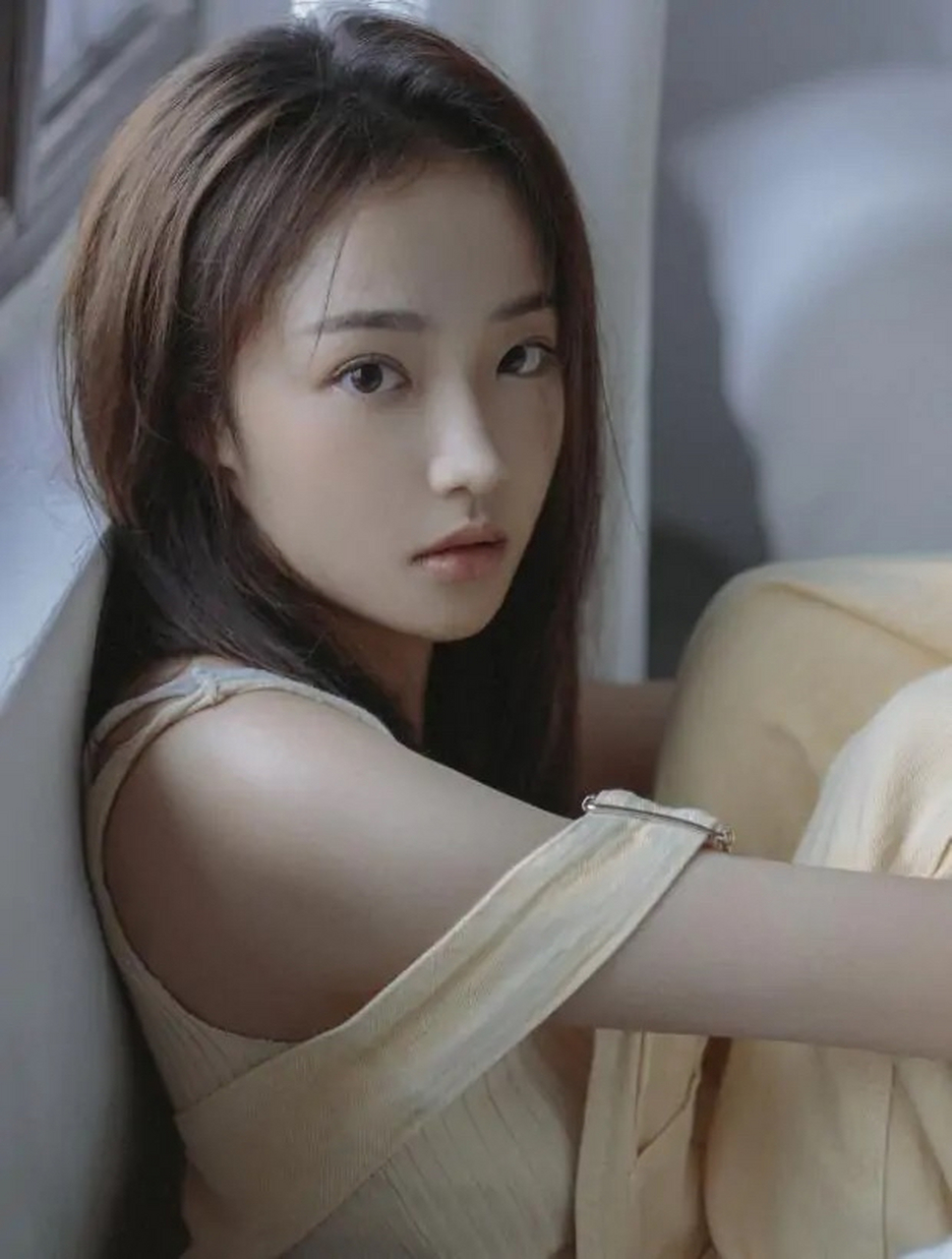 吴佳怡,1995年12月1日出生于黑龙江省,毕业于中央戏剧学院表演系,中国
