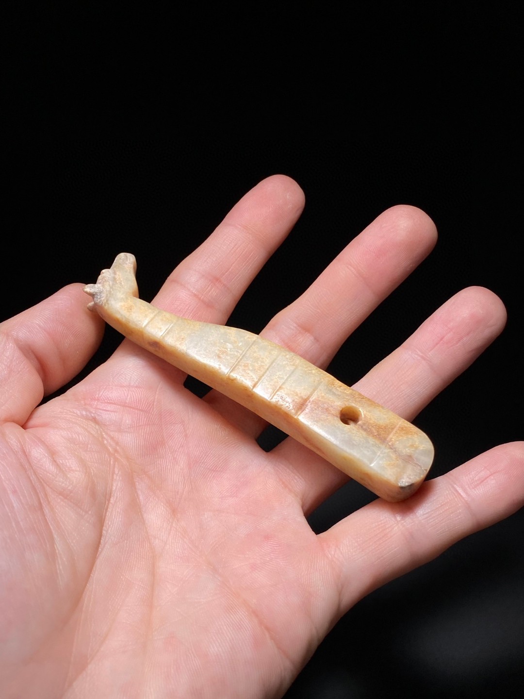 明以前 和田玉籽料 白玉受沁 兽首 柄形器 把件