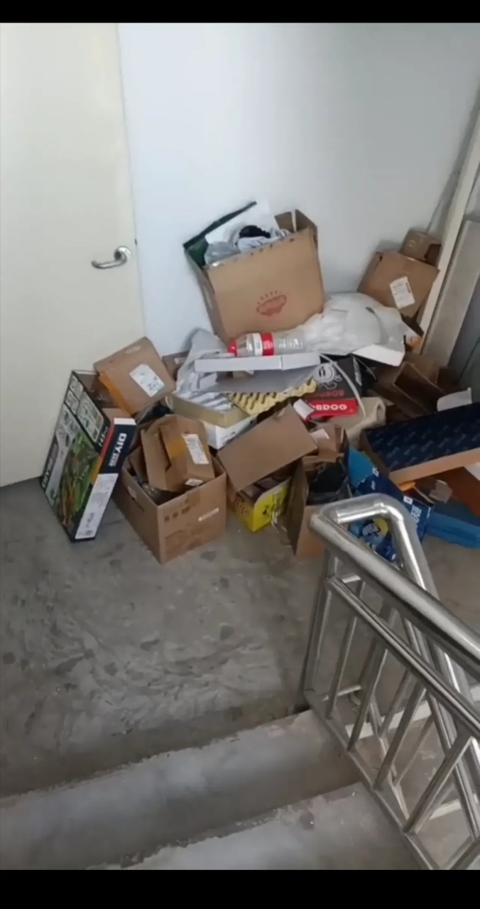 小区打扫卫生阿姨说她一个月卖废纸箱挣了1600多,听得我激动地开始自