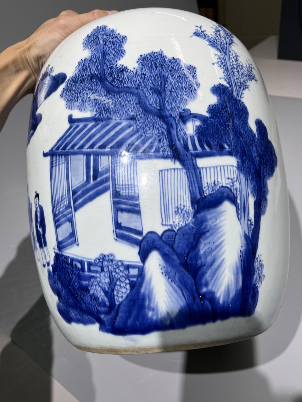 5万元成交的"清康熙 青花诗文太白罐,高37cm,品相良好,还是非常不错的