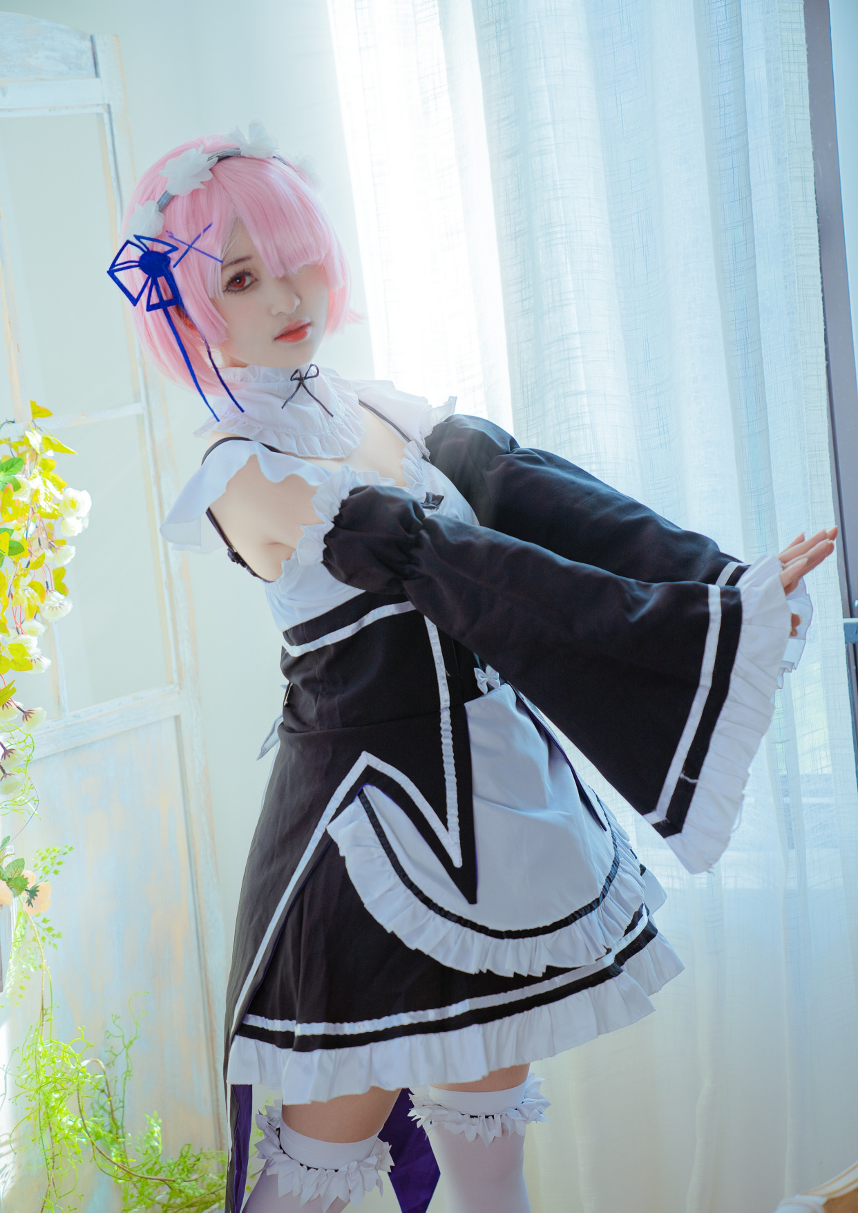 绝美的"白丝"女仆拉姆cos,能让主人你心动吗?