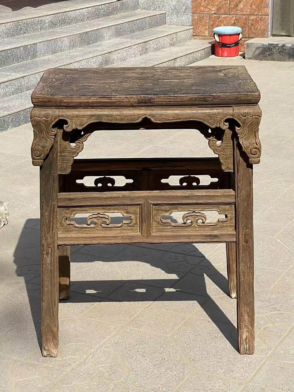 【明代人设计的家具—香几】 明早期,此香几双层牙板彭牙壸门样式牙板