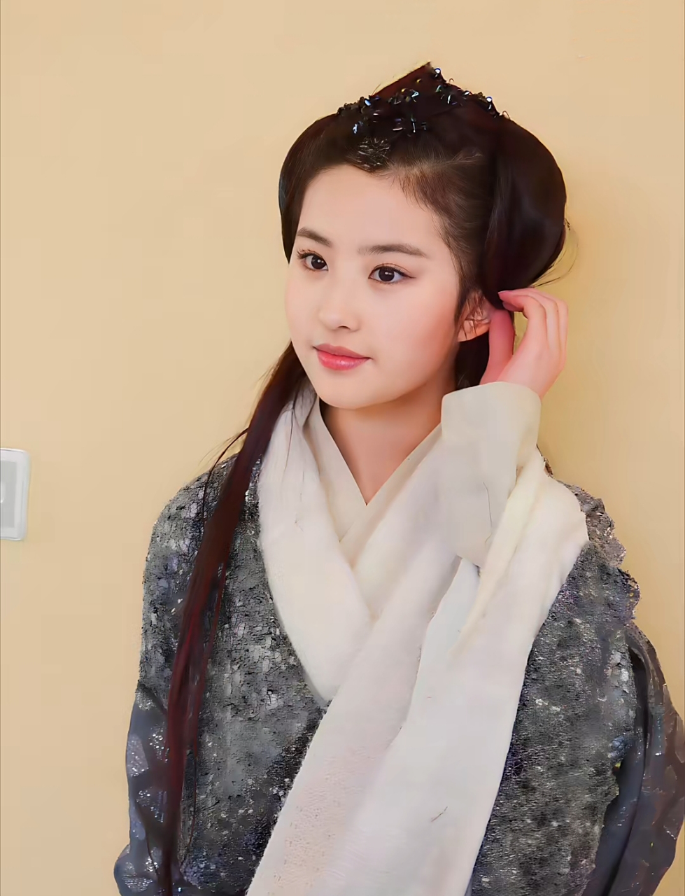 《仙剑三》刘亦菲超高清旧照,奇装异服轻松驾驭,永远为16岁的赵灵儿