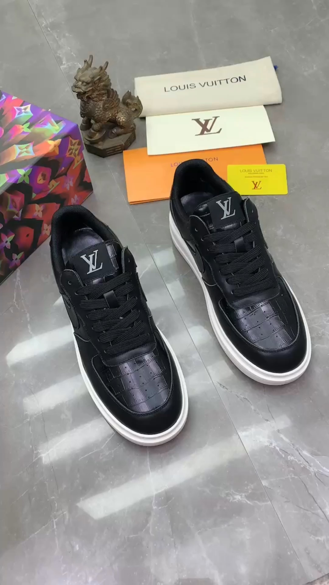 路易威登男士休闲鞋让人无法抵抗-度小视