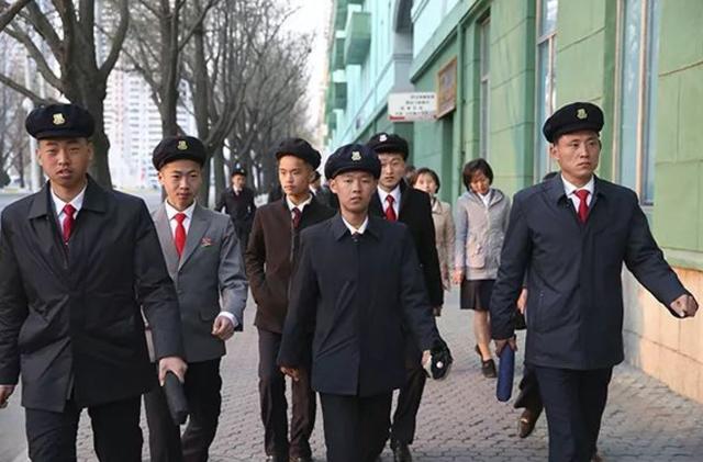 朝鲜男人钟爱公务员,是因为稳定,地位,认可,还是爱情?