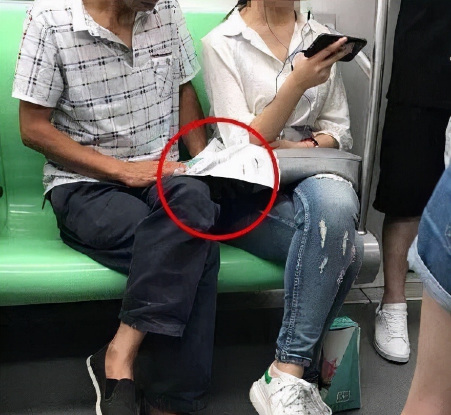 摸女生大腿被拘留十日,男生却表示很冤,发千字文自辩"误碰"!