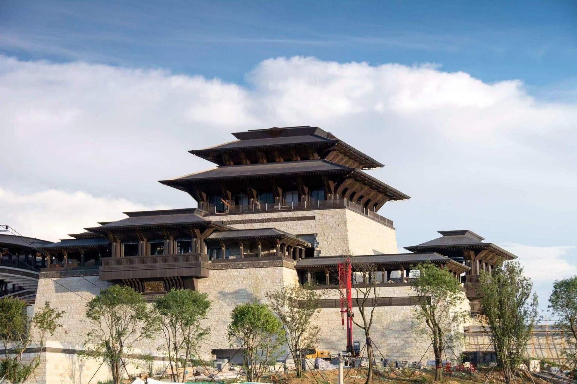 汉宫是指中国古代汉族帝王及其家属居住,办公和进行政务活动的地方.