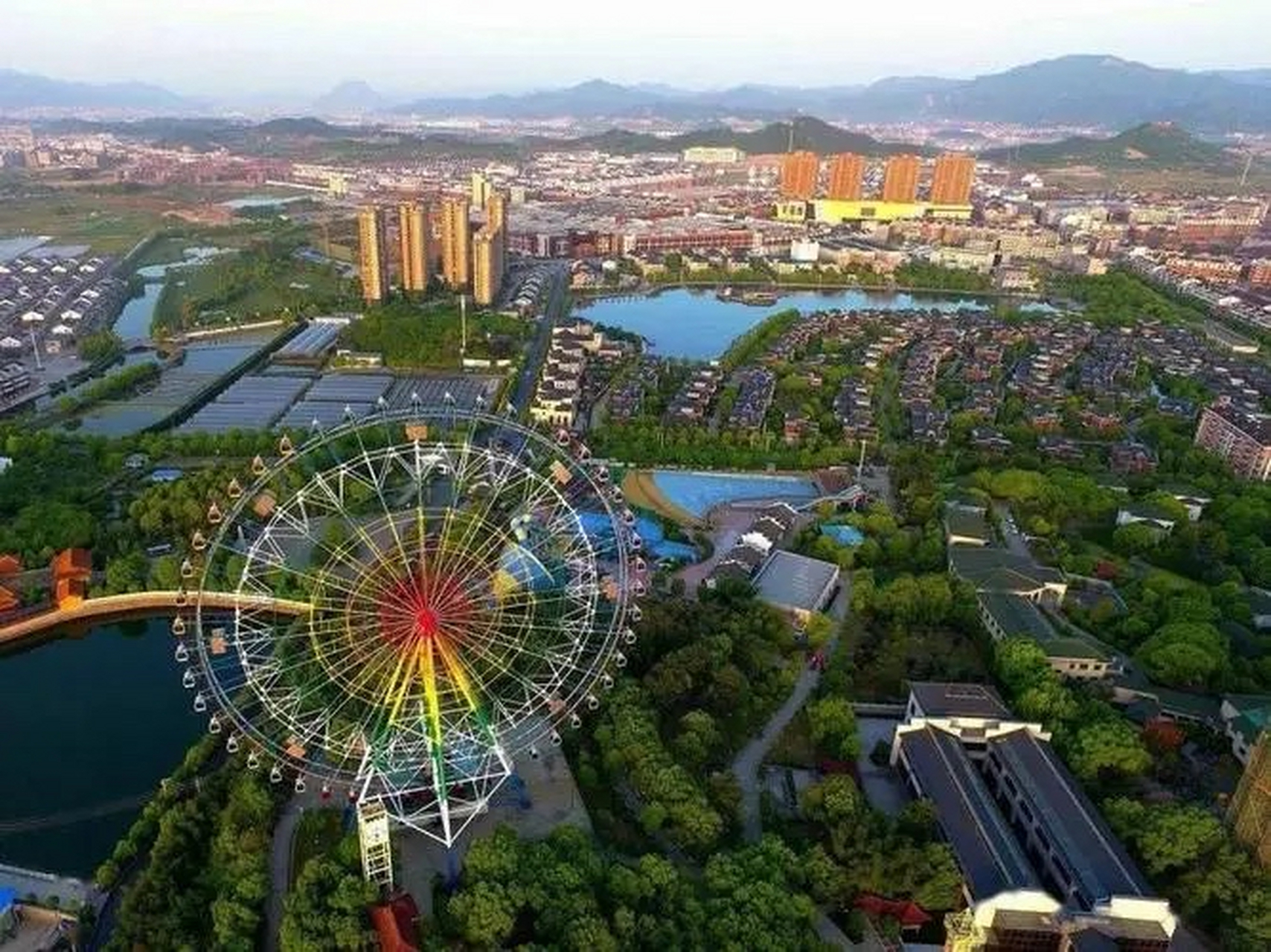 浙江一村资产500万以下是困难户 浙江省花园村位于东阳市南马镇,距