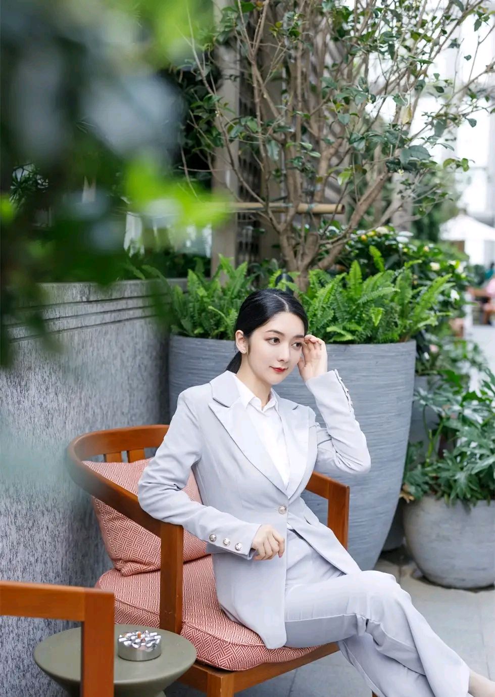 超a御姐小热巴飒爽干练西装性感诱惑写真