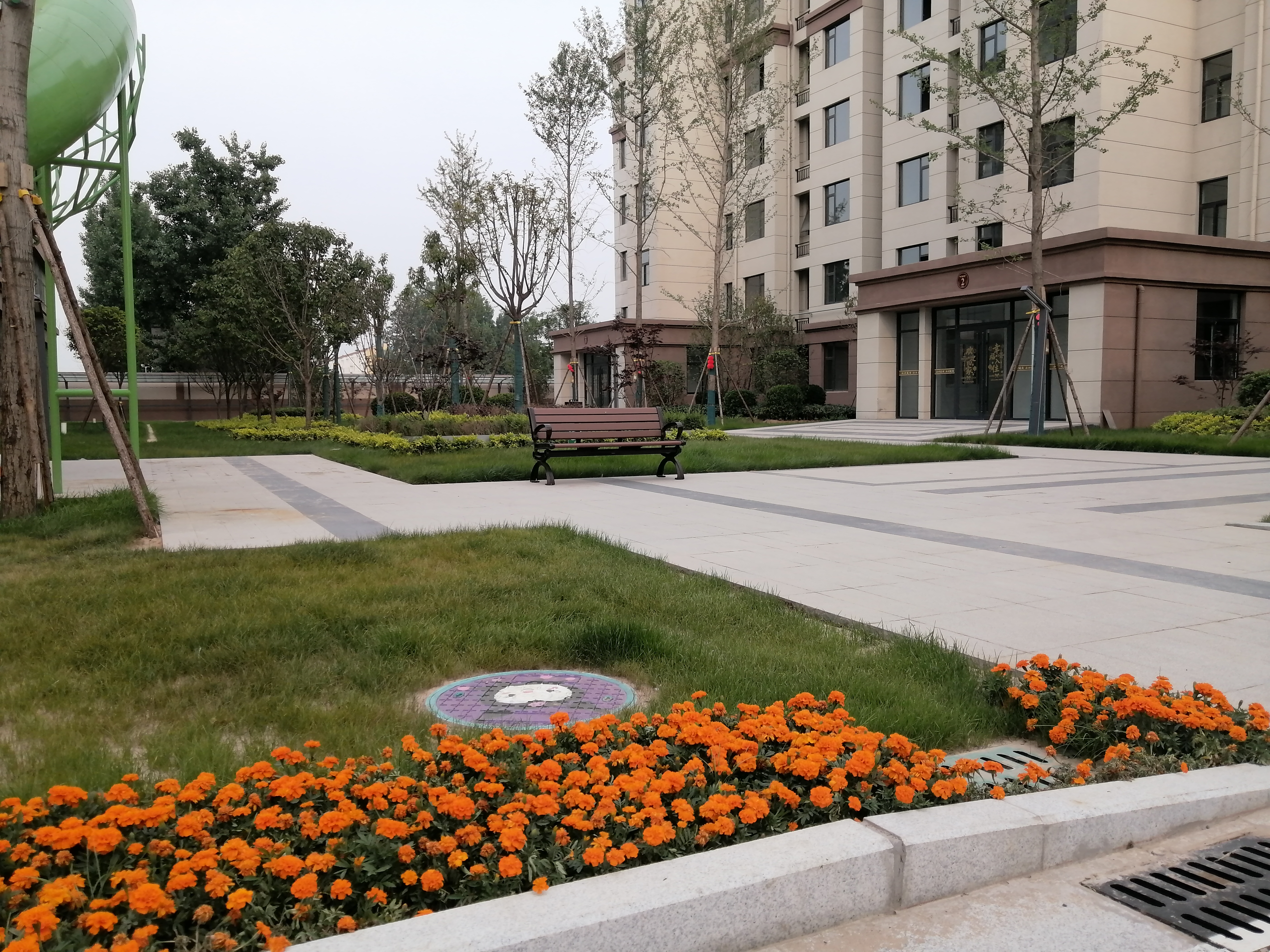 花园智慧小区内部广场图片景泰县小区环境内乡建业森林半岛小区风景图