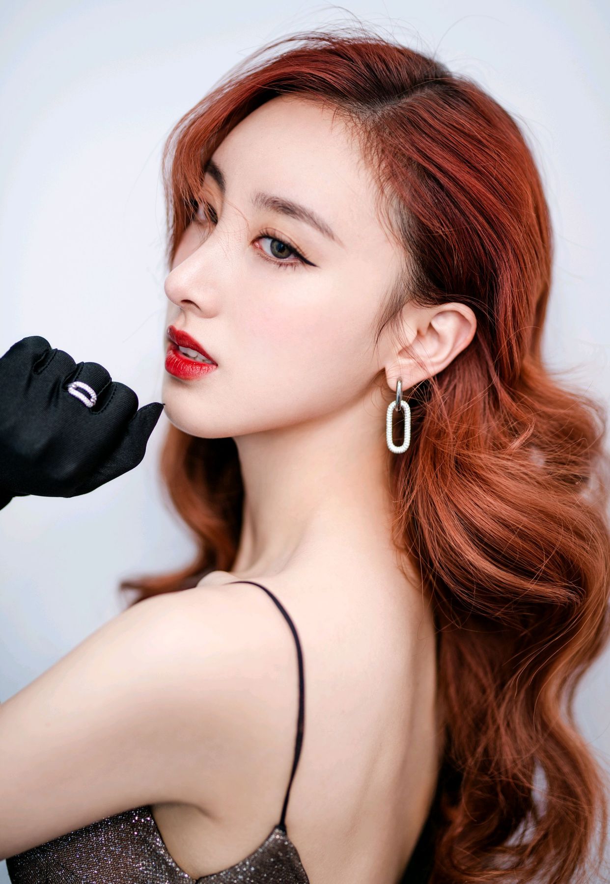 许靖韵写真美图:美丽大方,魅力十足