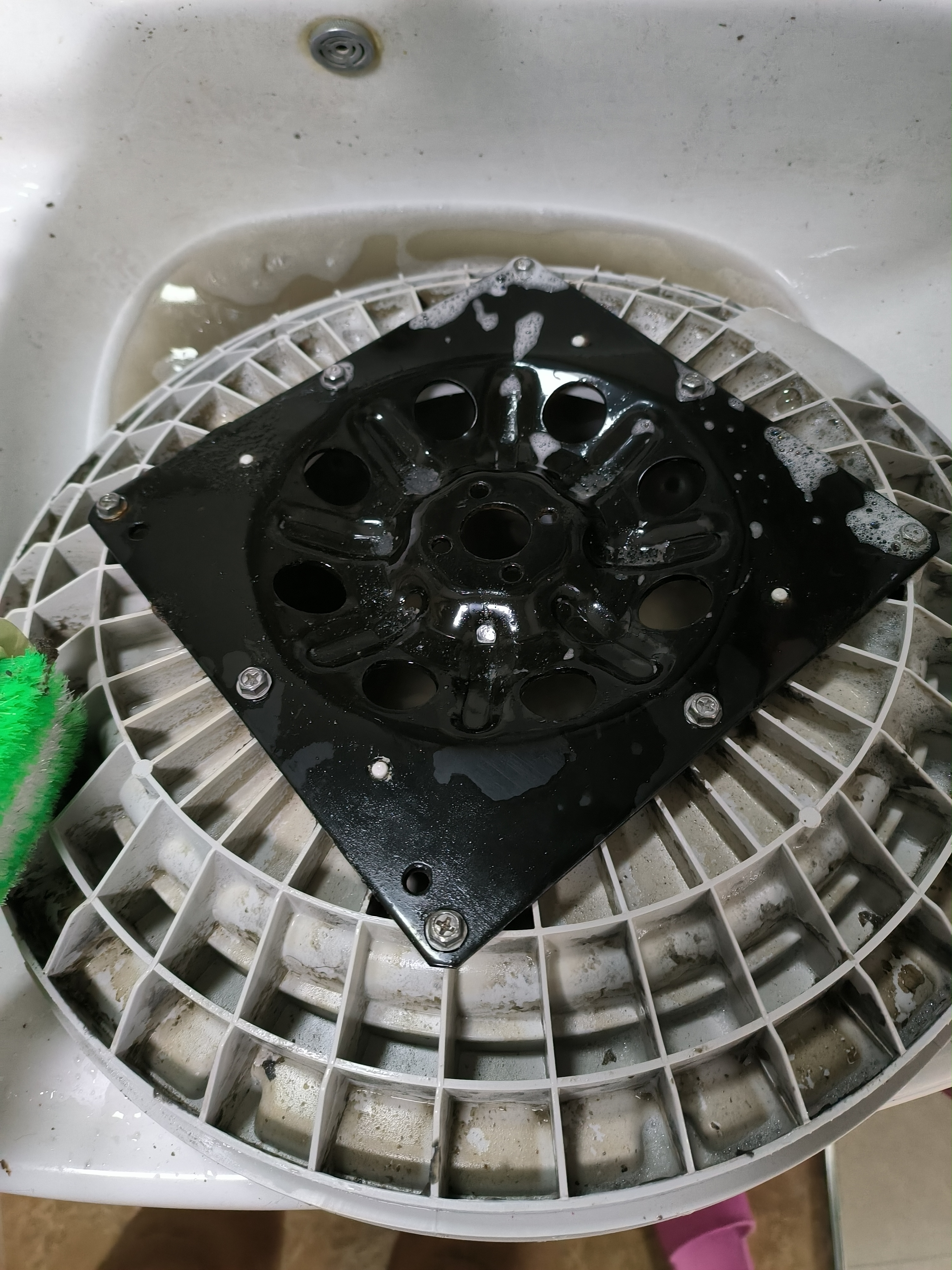 给家里滚筒洗衣机内桶的清理