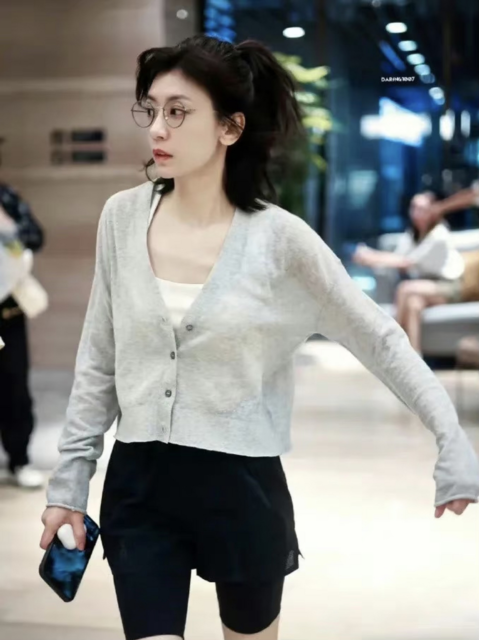 48岁的贾静雯,身高160cm,体重大概只有80几斤,这状态也太好了,好像