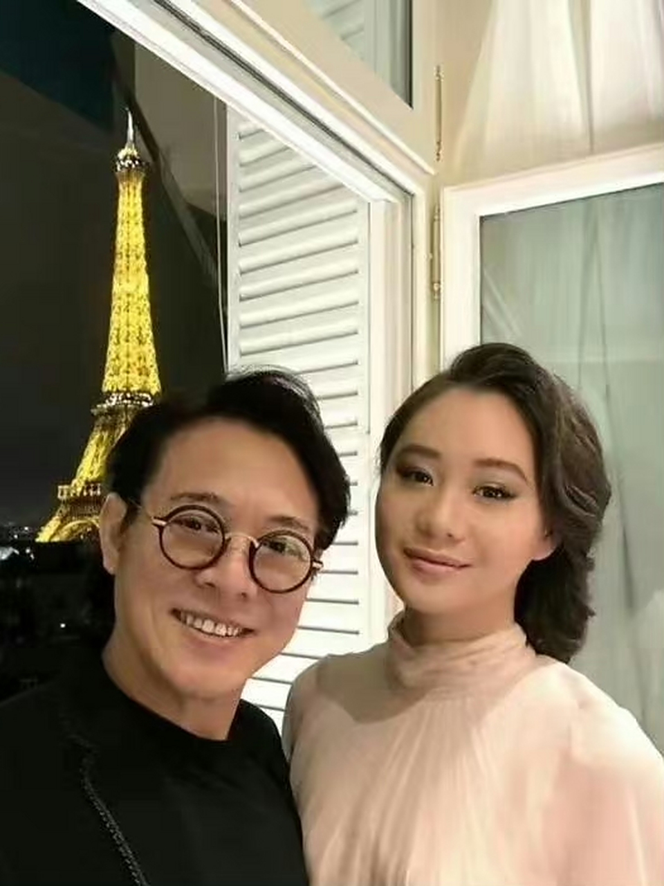 他女儿还真有几分智利当年的风采 也难怪李连杰更喜欢这个女儿 你