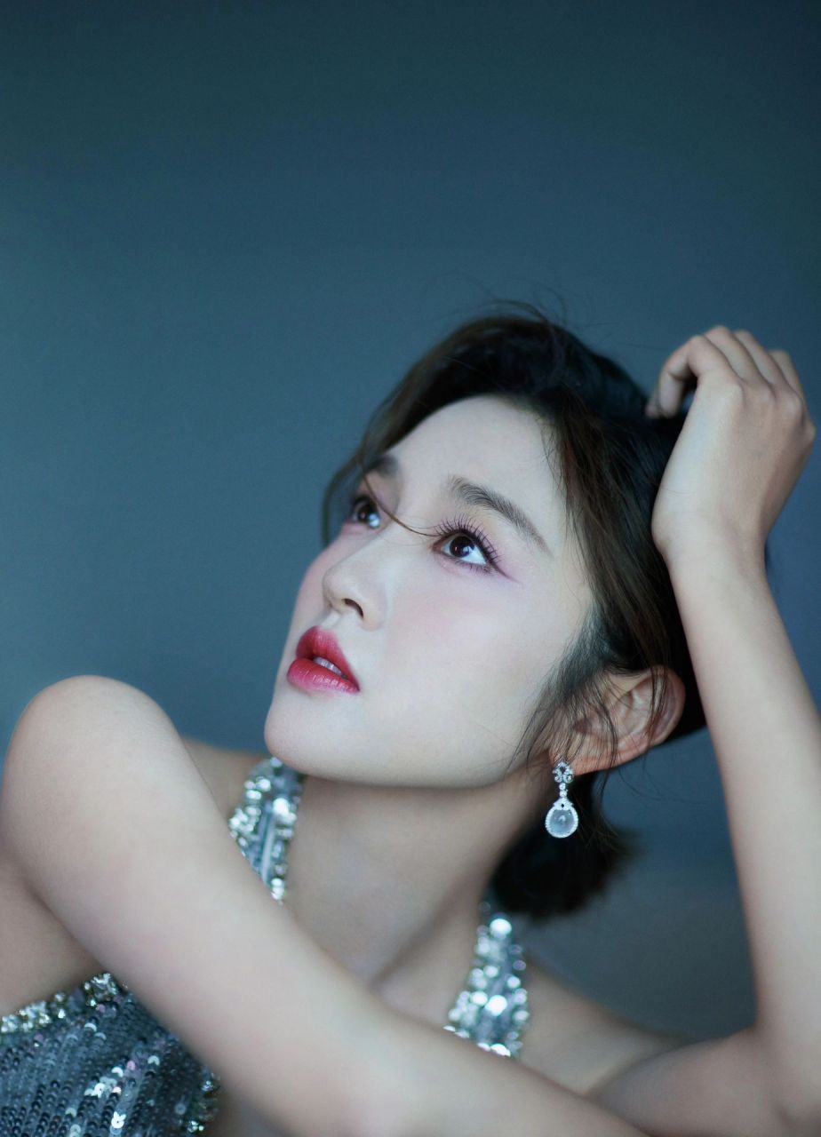 唐艺美女明媚动人风格写真,每一帧都很美