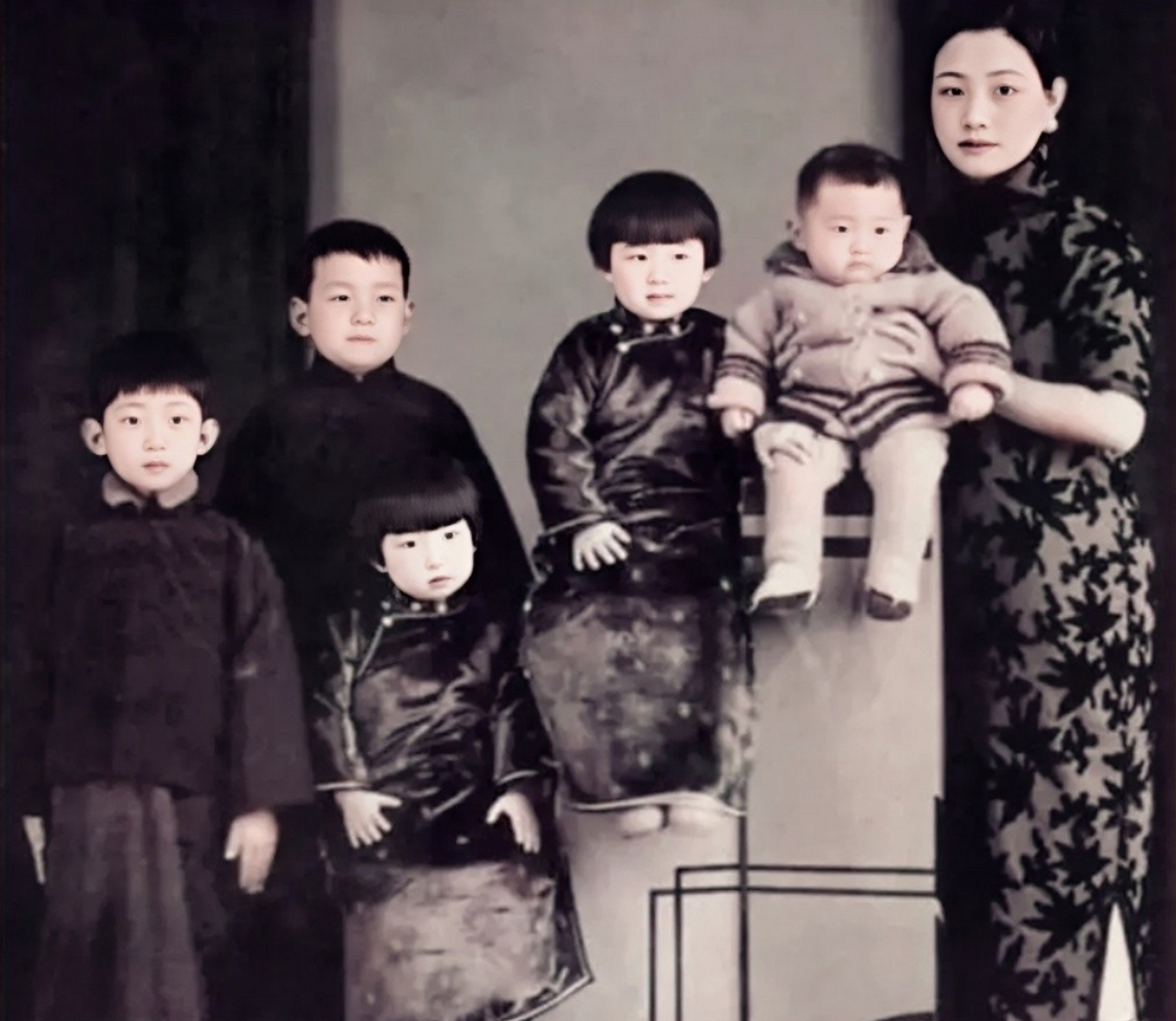 后来,王明华让梅兰芳娶了福芝芳,福芝芳生了九个孩子,成活五个!