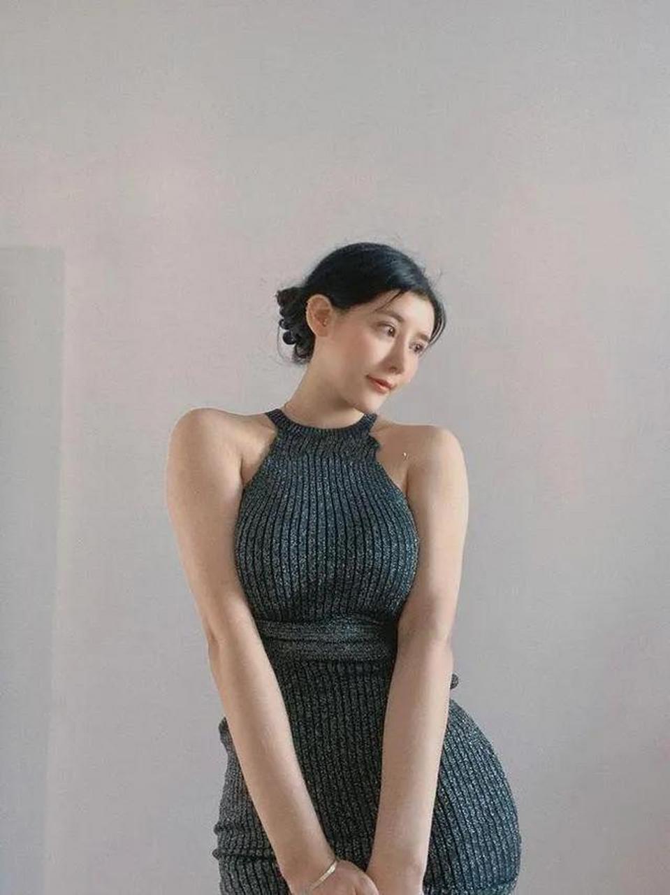 抖音第一乳神刘太阳,身高178公分,体重130斤的她,拥有103/66/100的傲