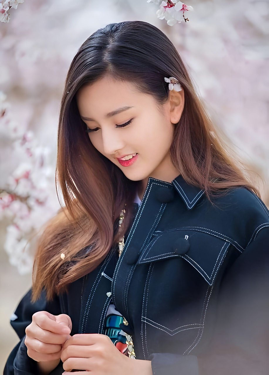 祖儿小时候太可爱了,看这小脸,真的是从小美到大的小美女啊!#宋祖儿