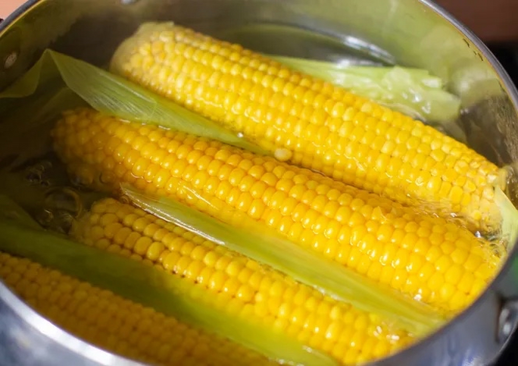 脂肪最怕的10种食物 1,水煮玉米 2,番茄生吃 3,金针菇汤 4,蔬菜沙拉 5