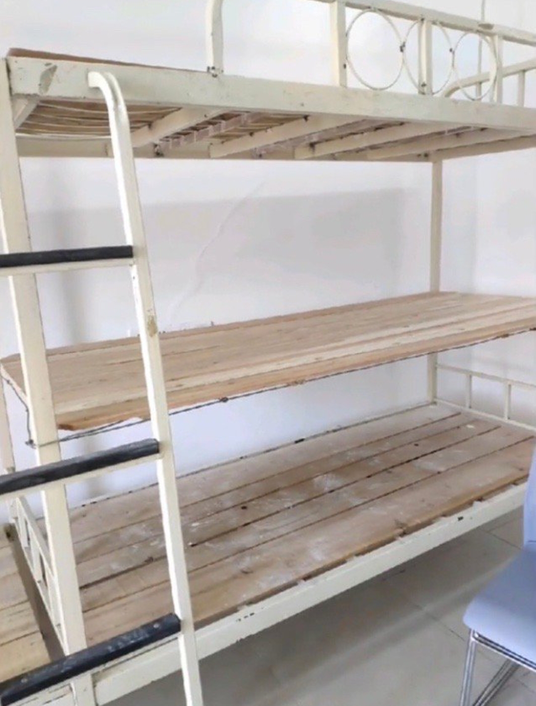 大学"最简陋"寝室鉴赏:上中下3铺算什么?看看叙利亚风格寝室