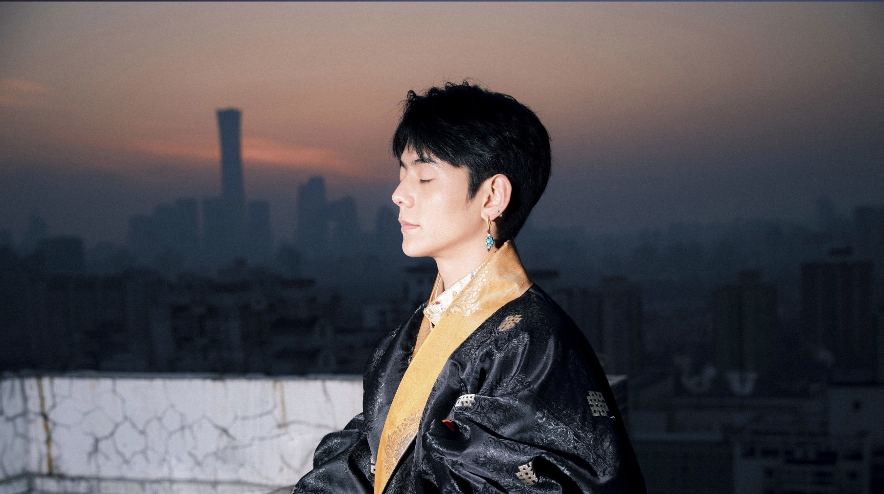 丁真藏袍氛围感天台大片