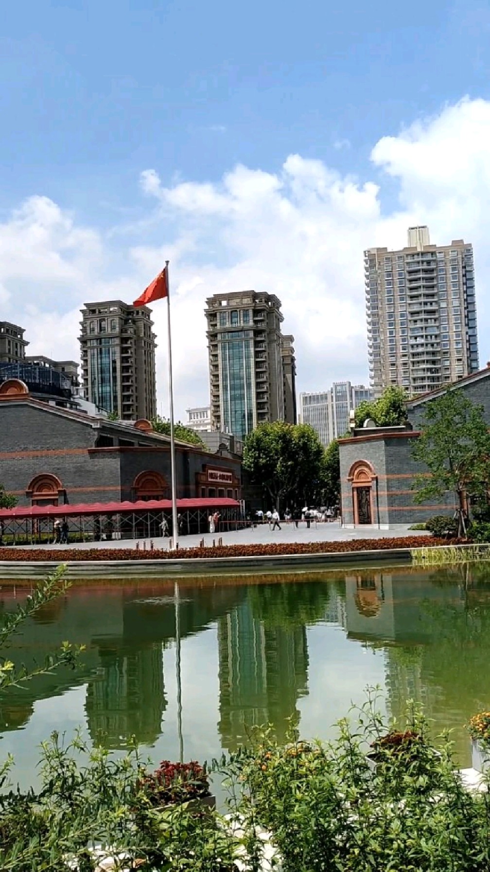 上海一大会址#红色旅游打卡地#网红景点#街景随拍#-度小视