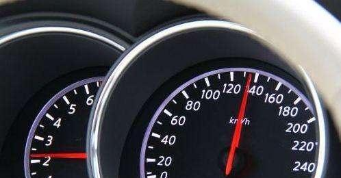 高速限速120码,车速达到130码算不算超速?交警给出正确答案