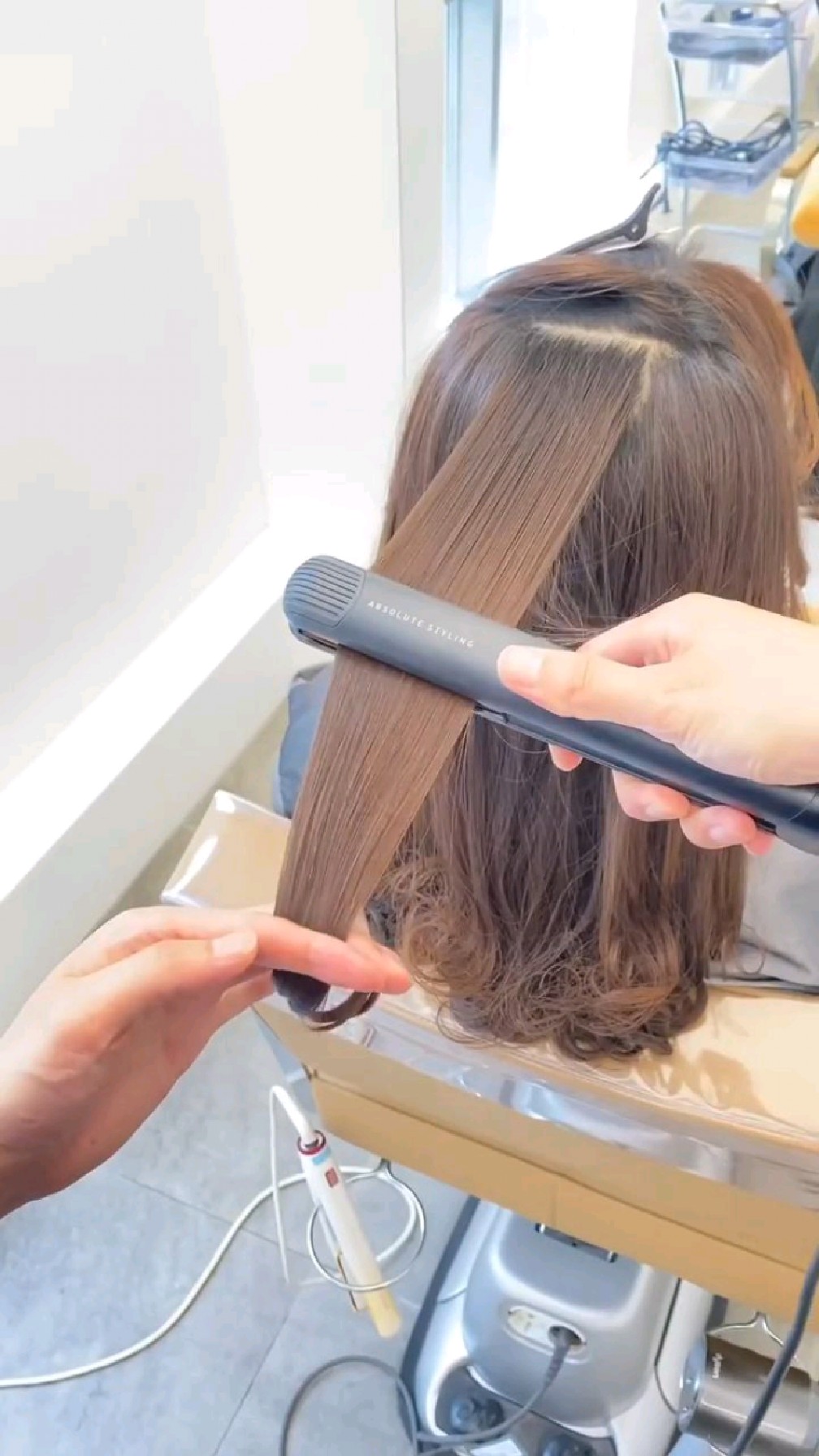 自然的发尾烫软化烫卷再把整体拉直只保留发梢半圈超好看