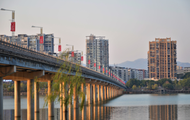 江西的这座县有多牛?一江两岸高楼林立,山水美环境优适合养老
