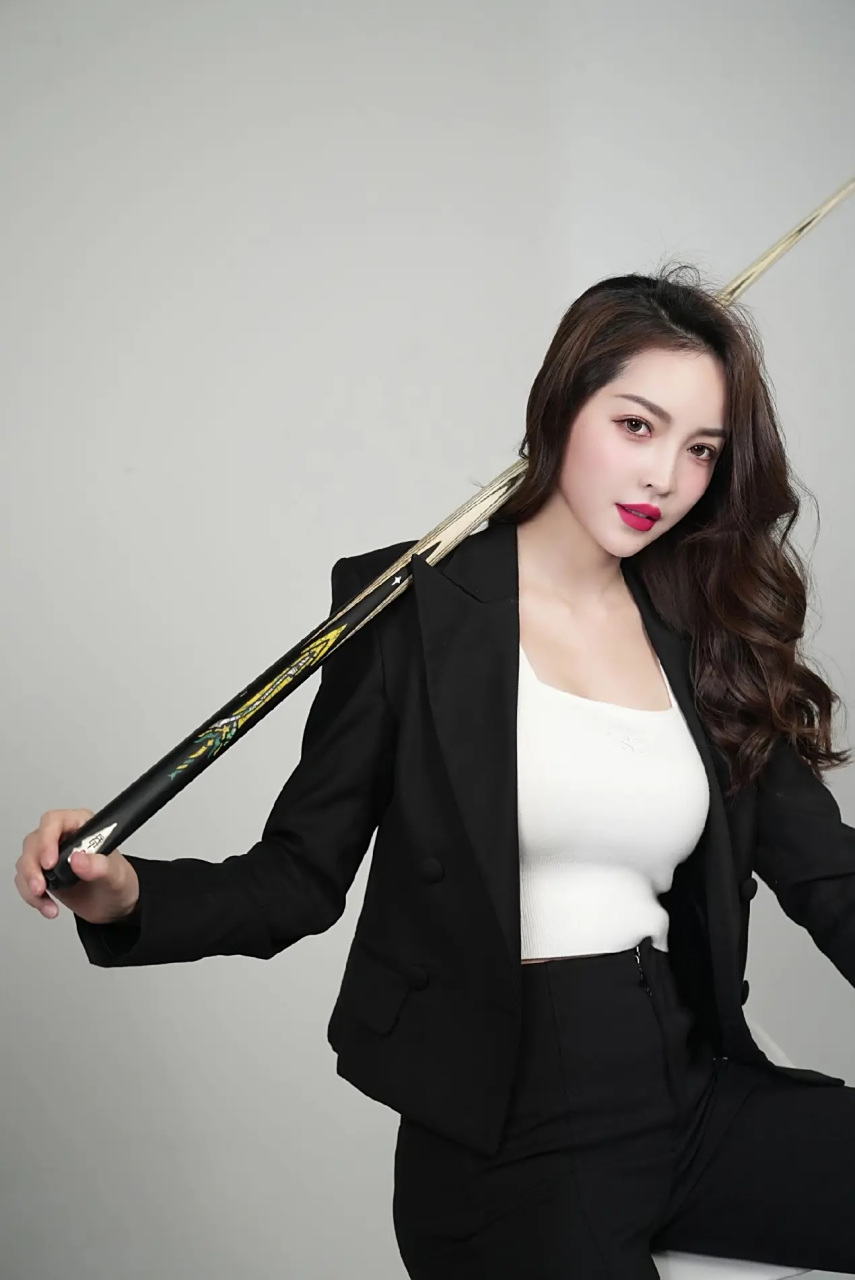 台球美女裁判王钟瑶,真的是天使面容,魔鬼身材,性感又漂亮,让人赏心
