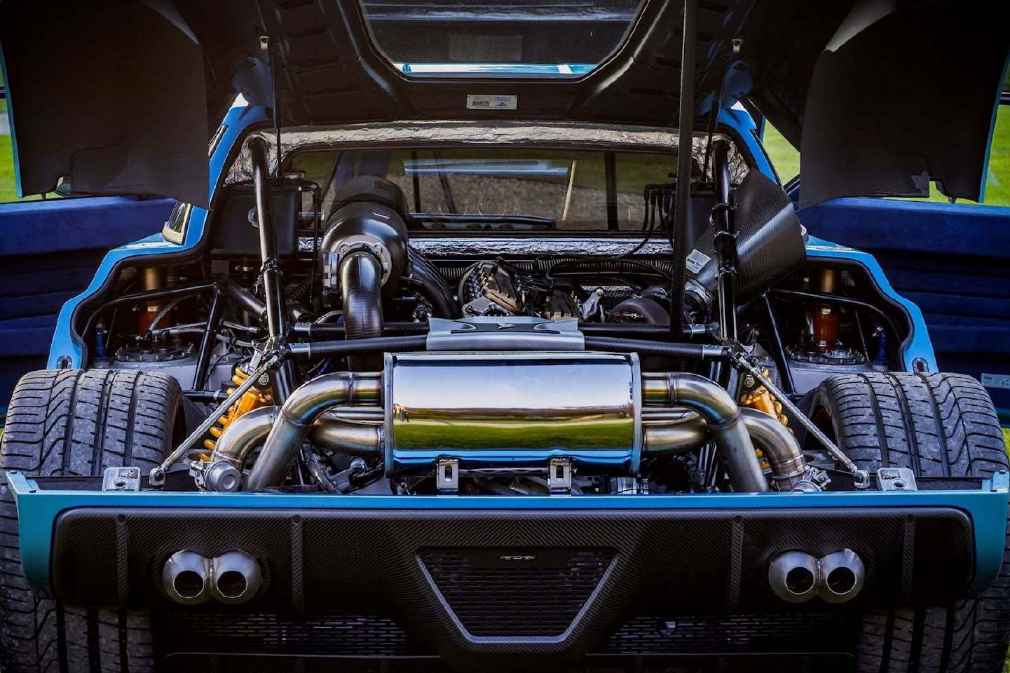 用当代工艺复刻的中置后驱拉力传奇——蓝旗亚037