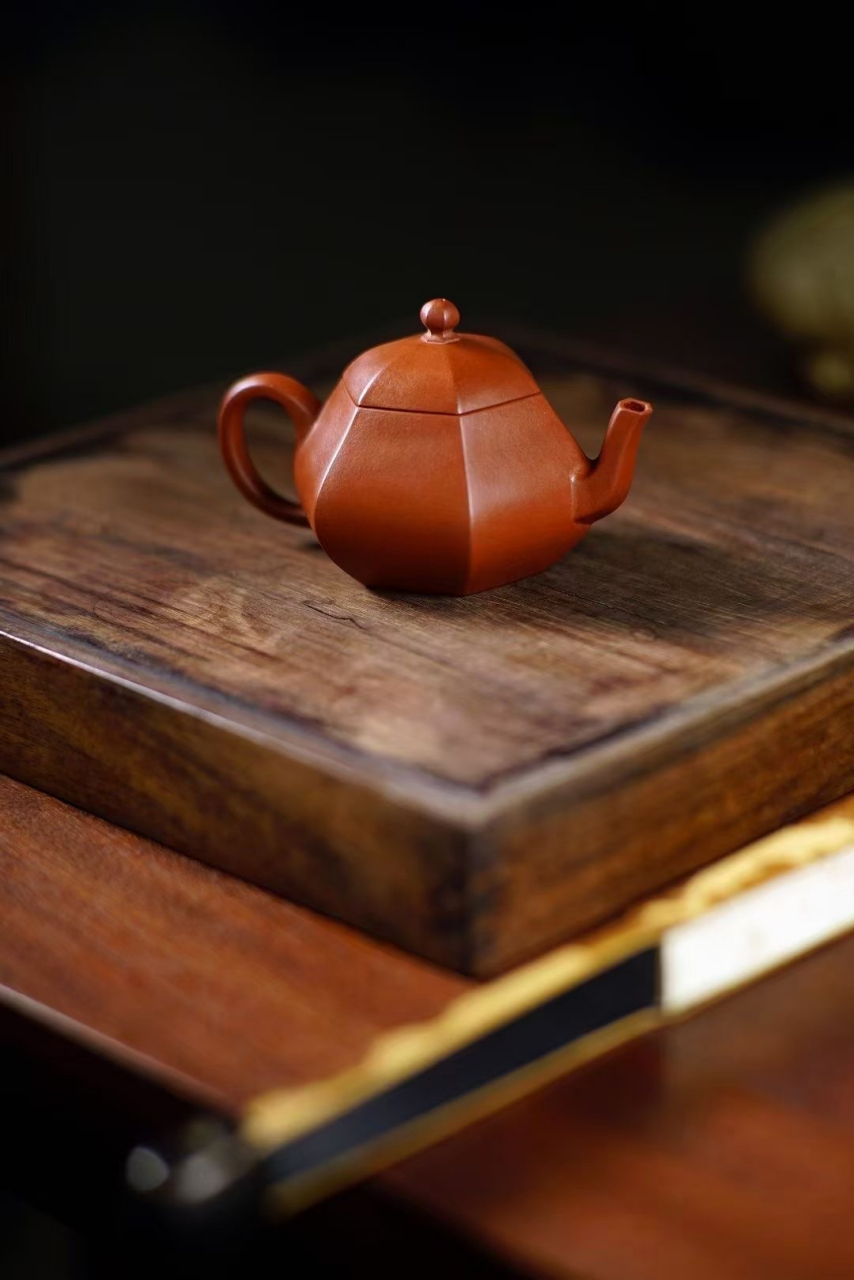 黄娇全手新作 六方梨形  摹清早期精品  135cc 优质小红泥#紫砂壶