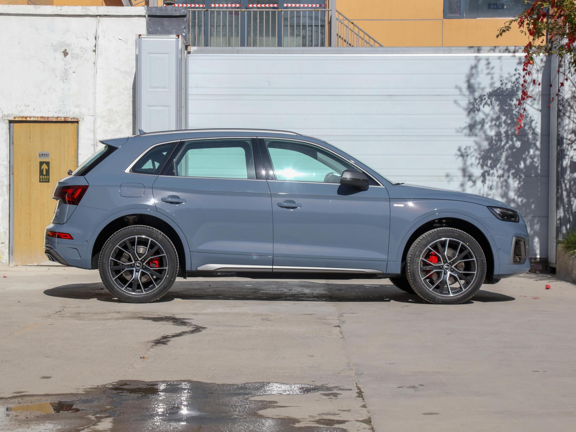 这款特殊的装配了rs套件的奥迪q5l,42.26万起售