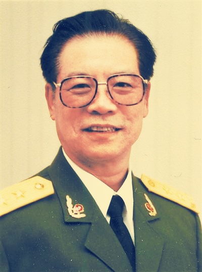 上海警备区司令员巴忠倓在饭店遭歹徒挑衅,将军说:有种你就试试