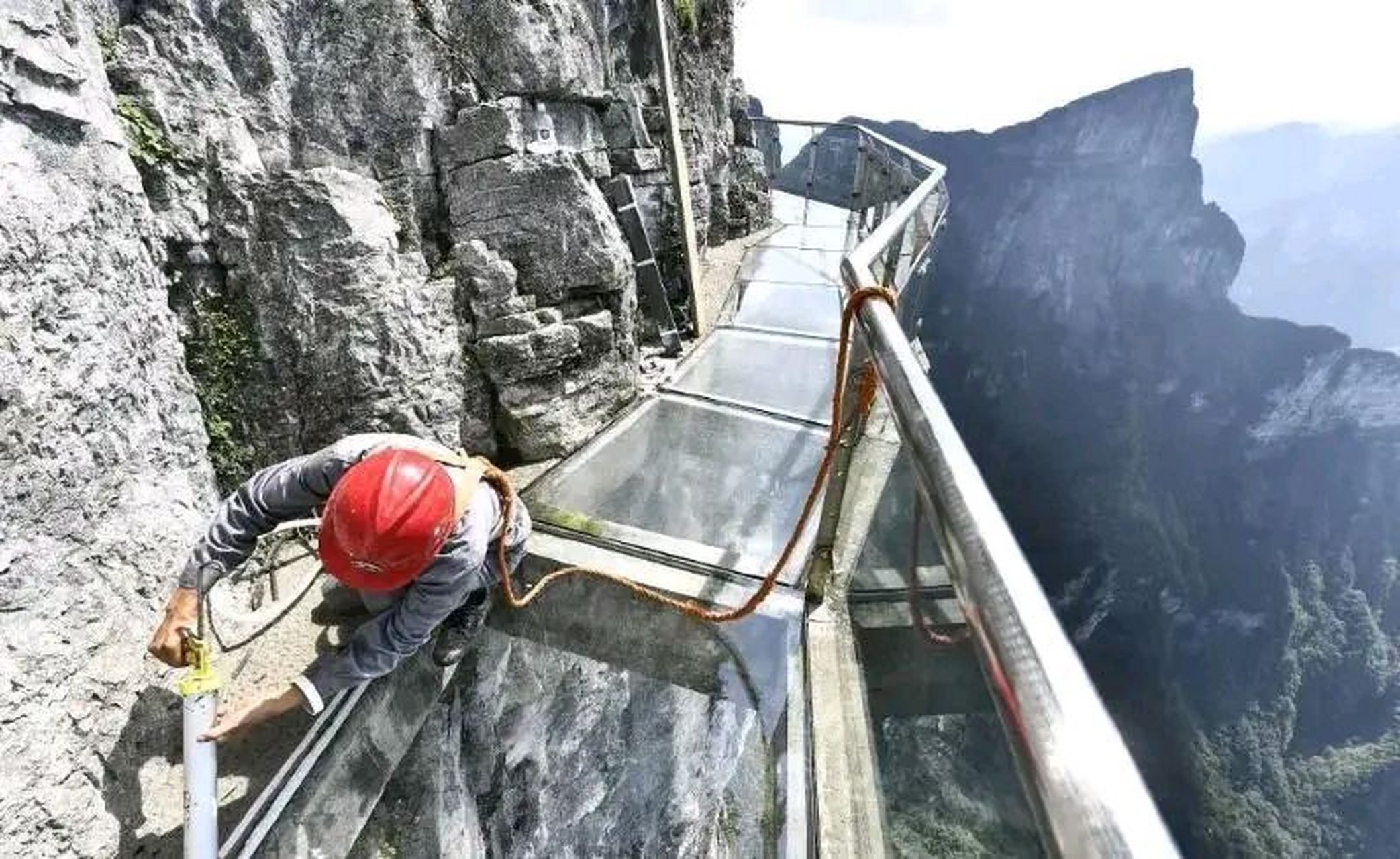 永泰天门山玻璃栈道图片