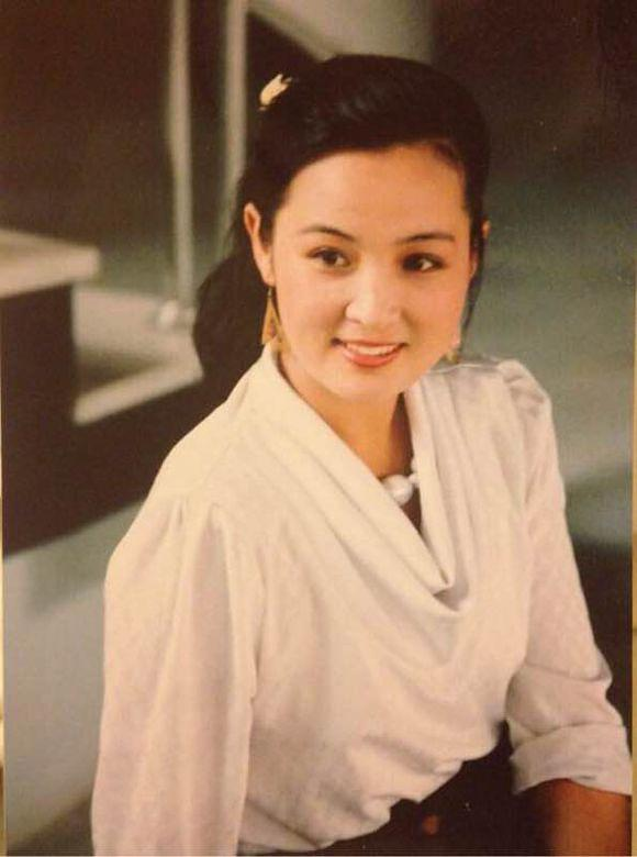 87《红楼梦》"金陵十二钗"年轻照片,没想到当年金莉莉这么漂亮