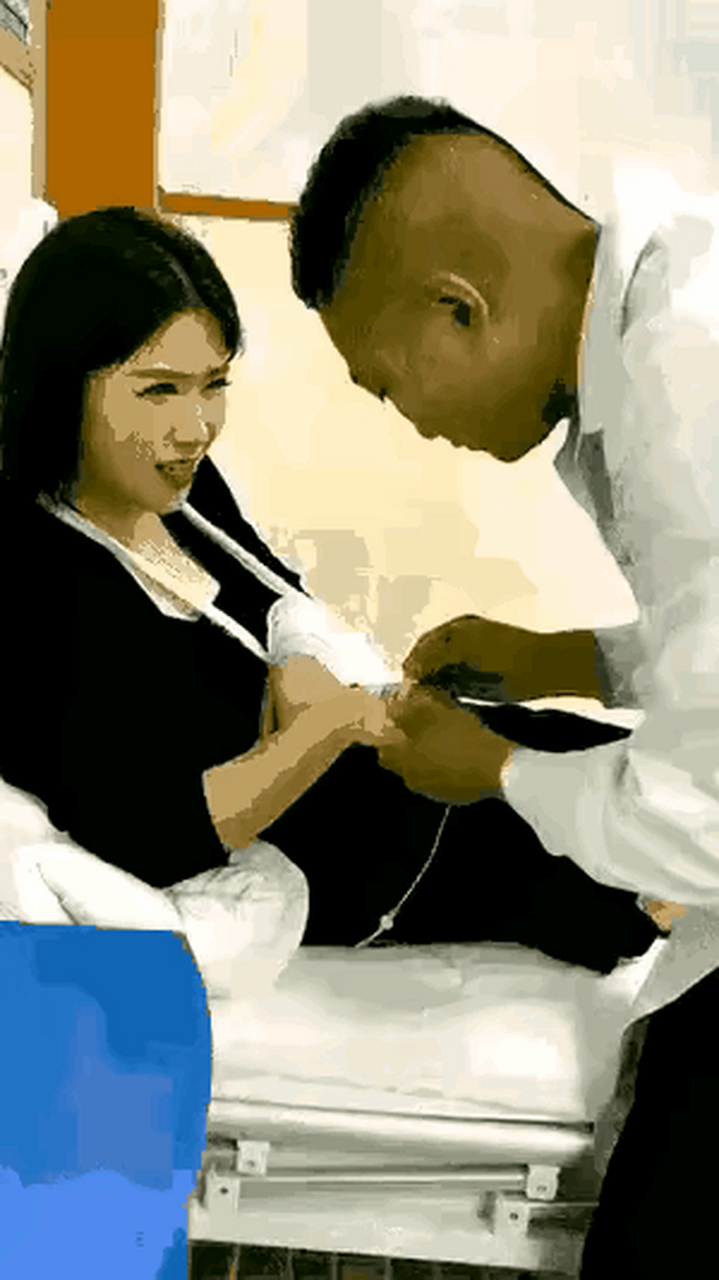 输这么一大瓶,估计得脱水了吧.这医生够狠.#gif创作人