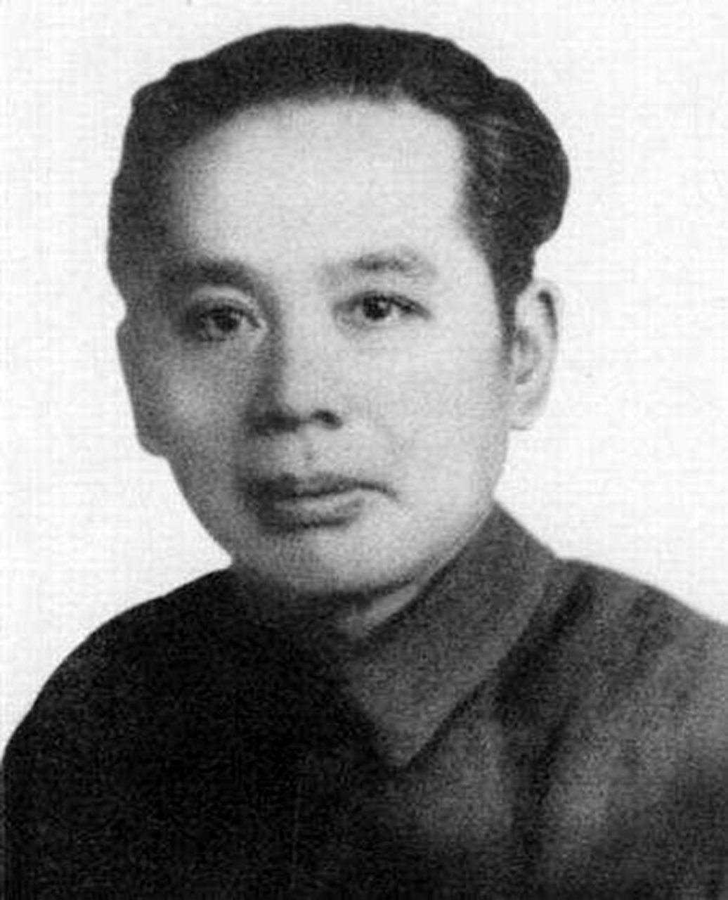 1915年,张恨水在新婚之夜,激动的掀起新娘的红盖头,然而当他看到新娘