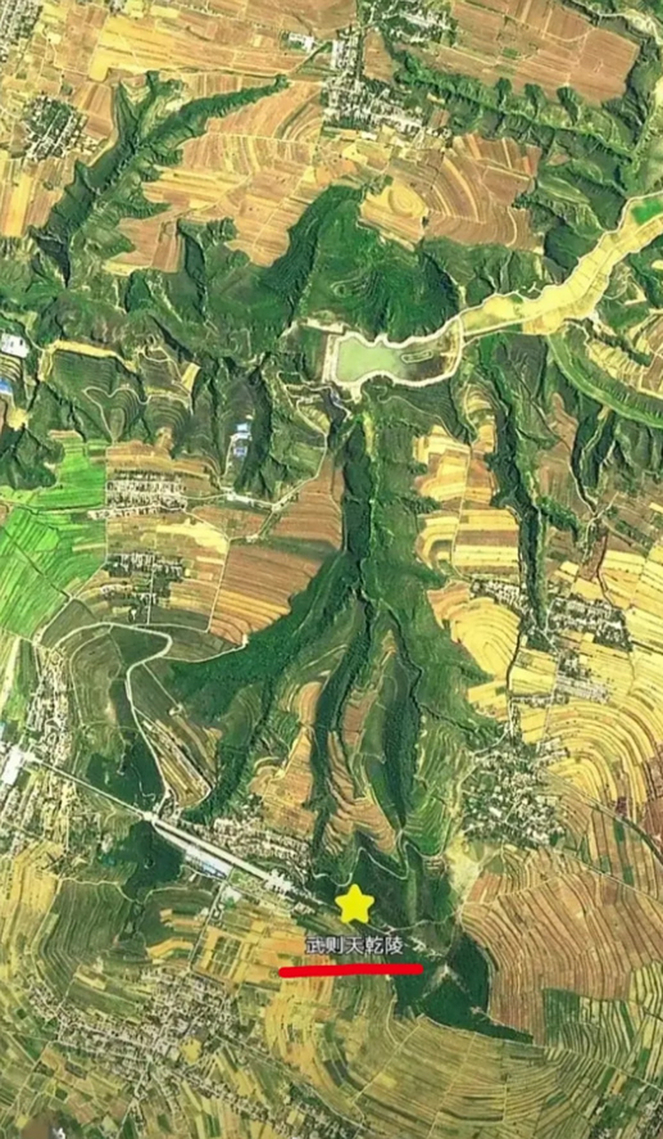 武则天乾陵的卫星图,佩服古人的智慧,这里地形好像一只盘旋飞举的凤凰