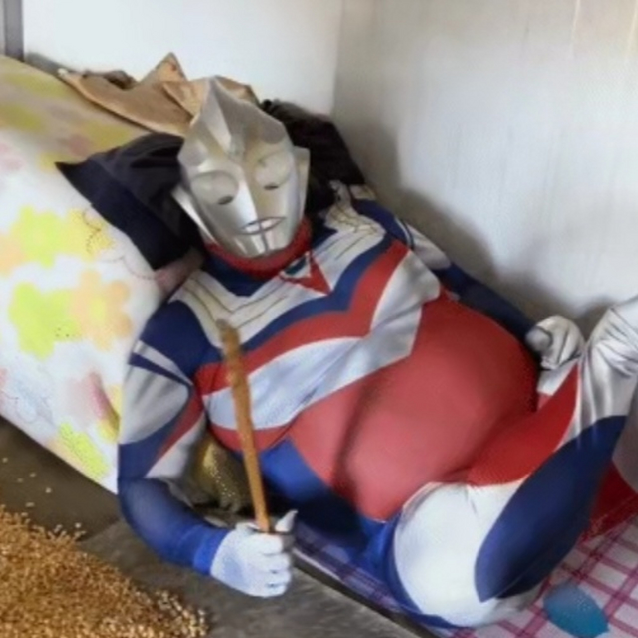 奥特曼也免不了发福啊[嘻嘻]#奥特曼