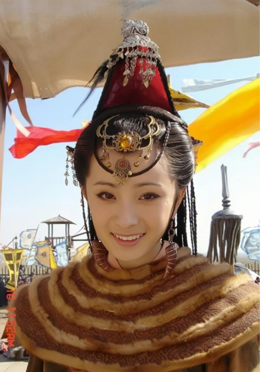 19岁的杨幂,这是拍王昭君的剧照吧?这披肩是什么鬼?