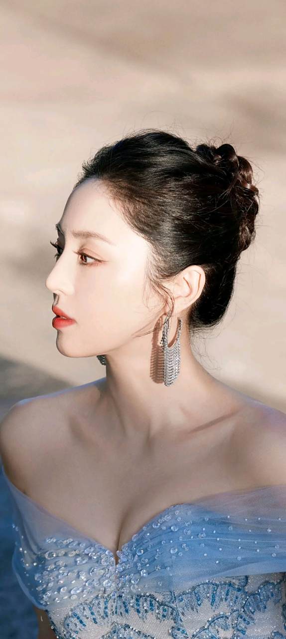 董璇#  董璇,性感迷人,好美 不知道他丈夫怎么样了?