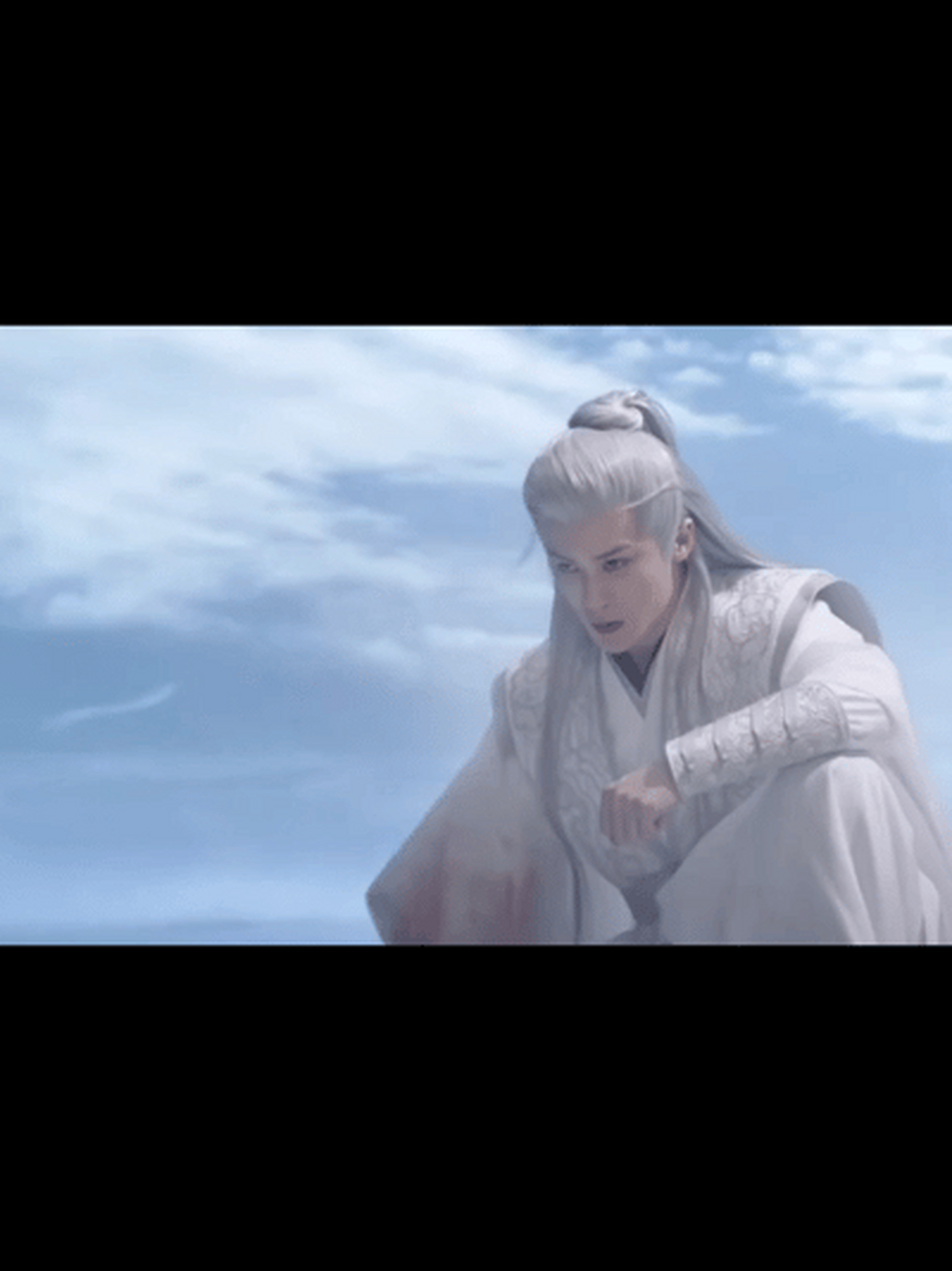 相柳他帅气的来了,他坐着白雕来了,他从天上飞下来了,他从海面上走来