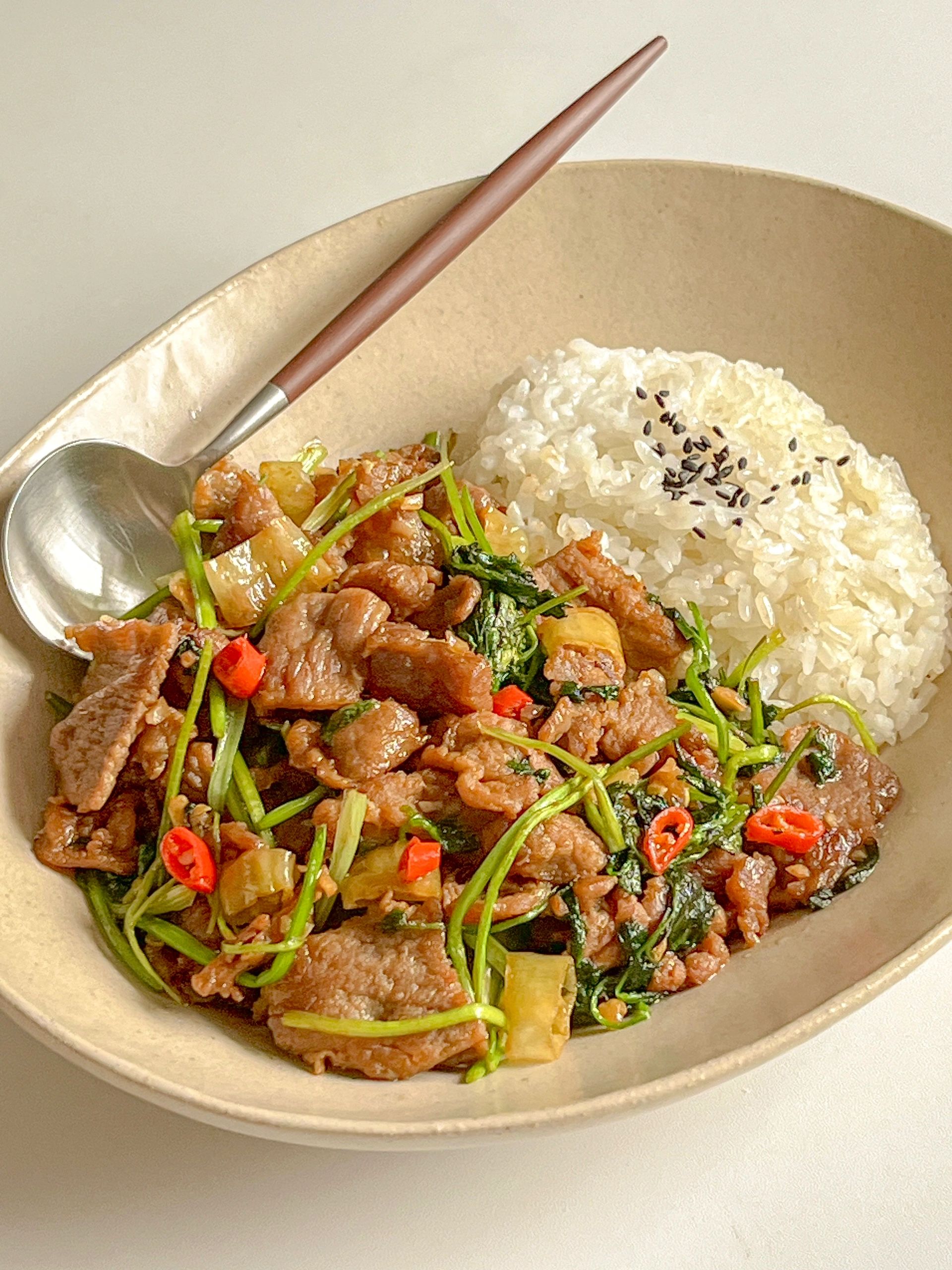 适合中国宝宝的减脂餐|香菜泡椒牛肉盖饭