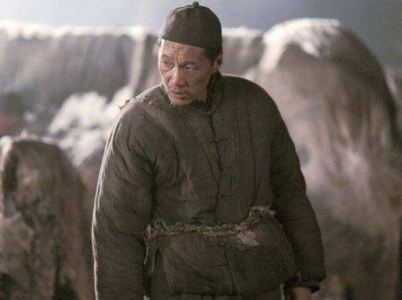 重温电影《1942》:才明白瞎鹿的死,表现了导演的高明之处