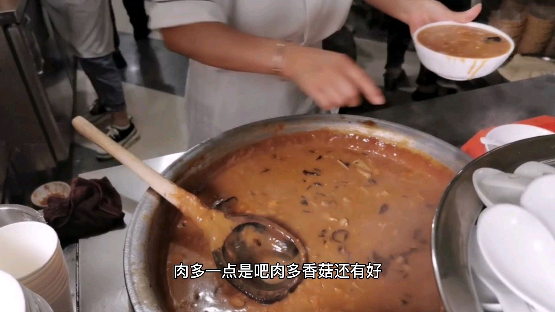 郑州方中山胡辣汤,有人说好喝也有人说信球辣,你喜欢喝他家的吗