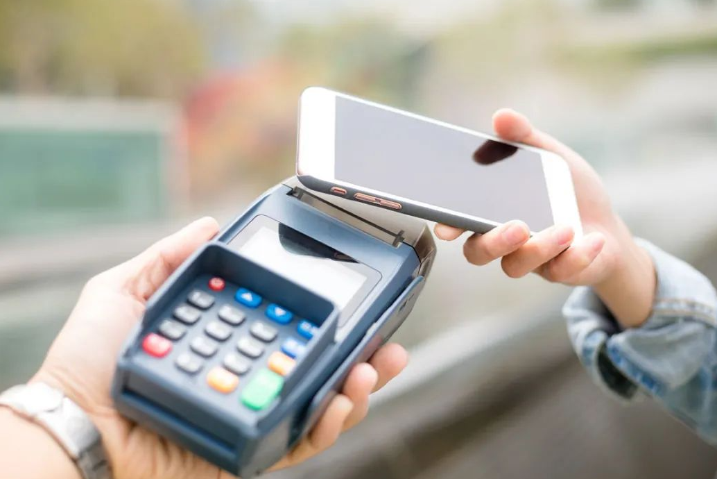 华为支付正式入驻微信,支付宝市场了,曾说对支付牌照不感兴趣?