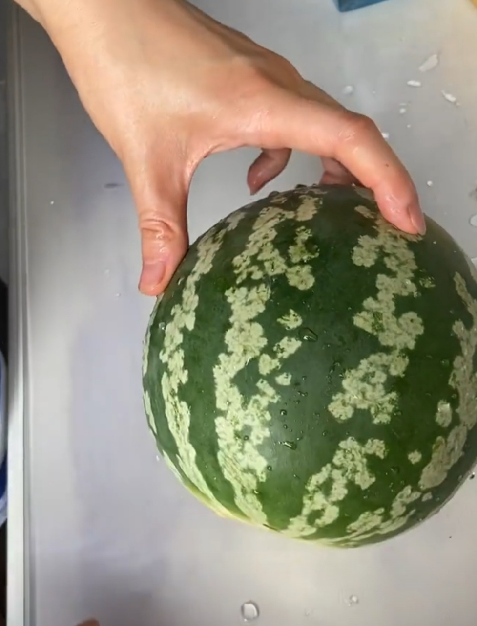 这,这,这,这是一个披着西瓜皮的冬瓜吧?是哪个环节出了问题?