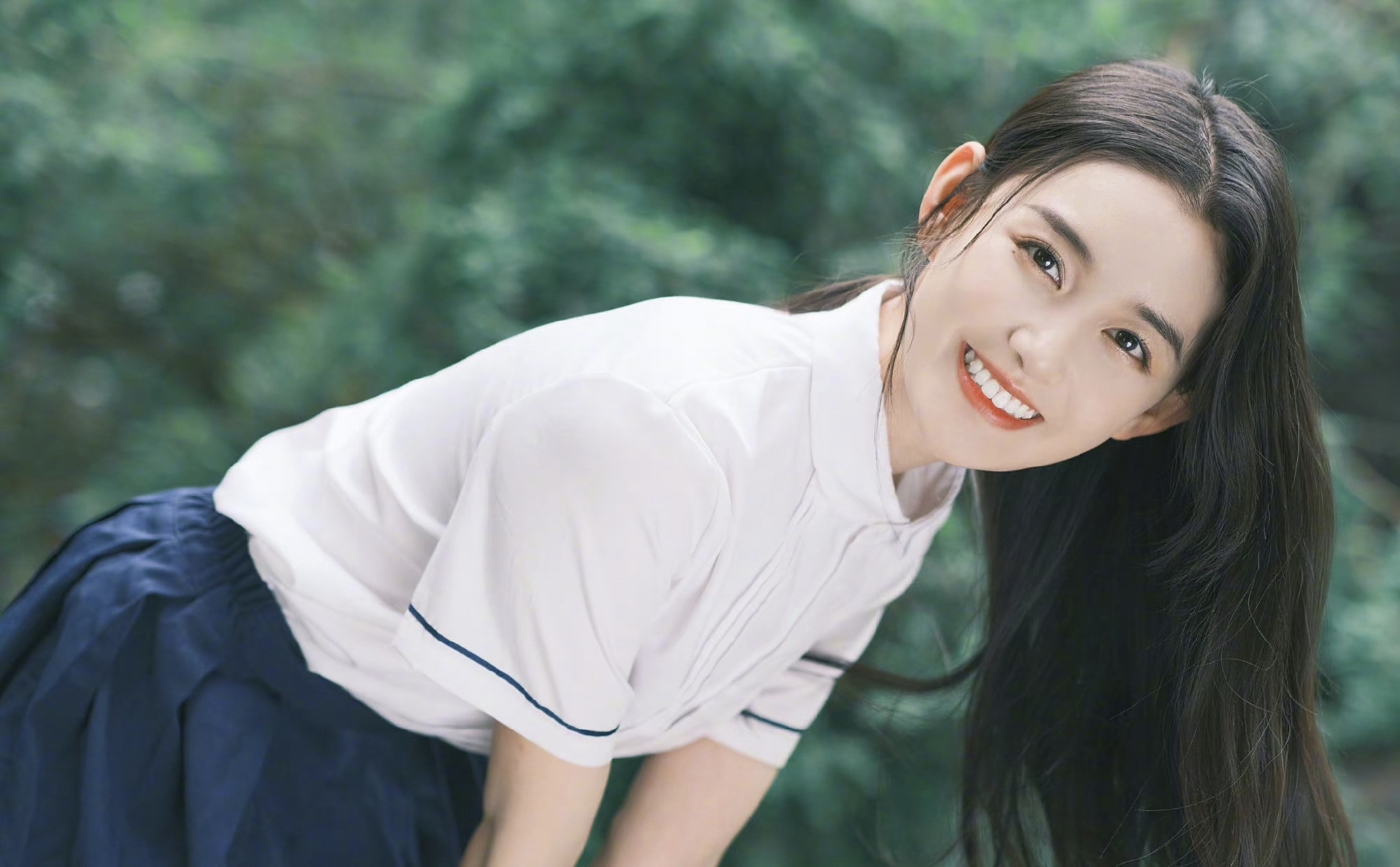 很吃蒋依依的颜啊,有种明艳大方的美,眼睛好漂亮,妥妥的校花啊 67